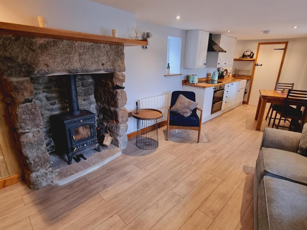 Pass The Keys Charming 19th Century Country For 2 Guests Holiday home *