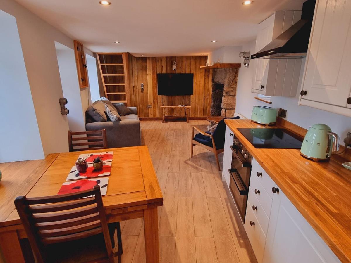 Pass The Keys Charming 19th Century Country For 2 Guests Holiday home *