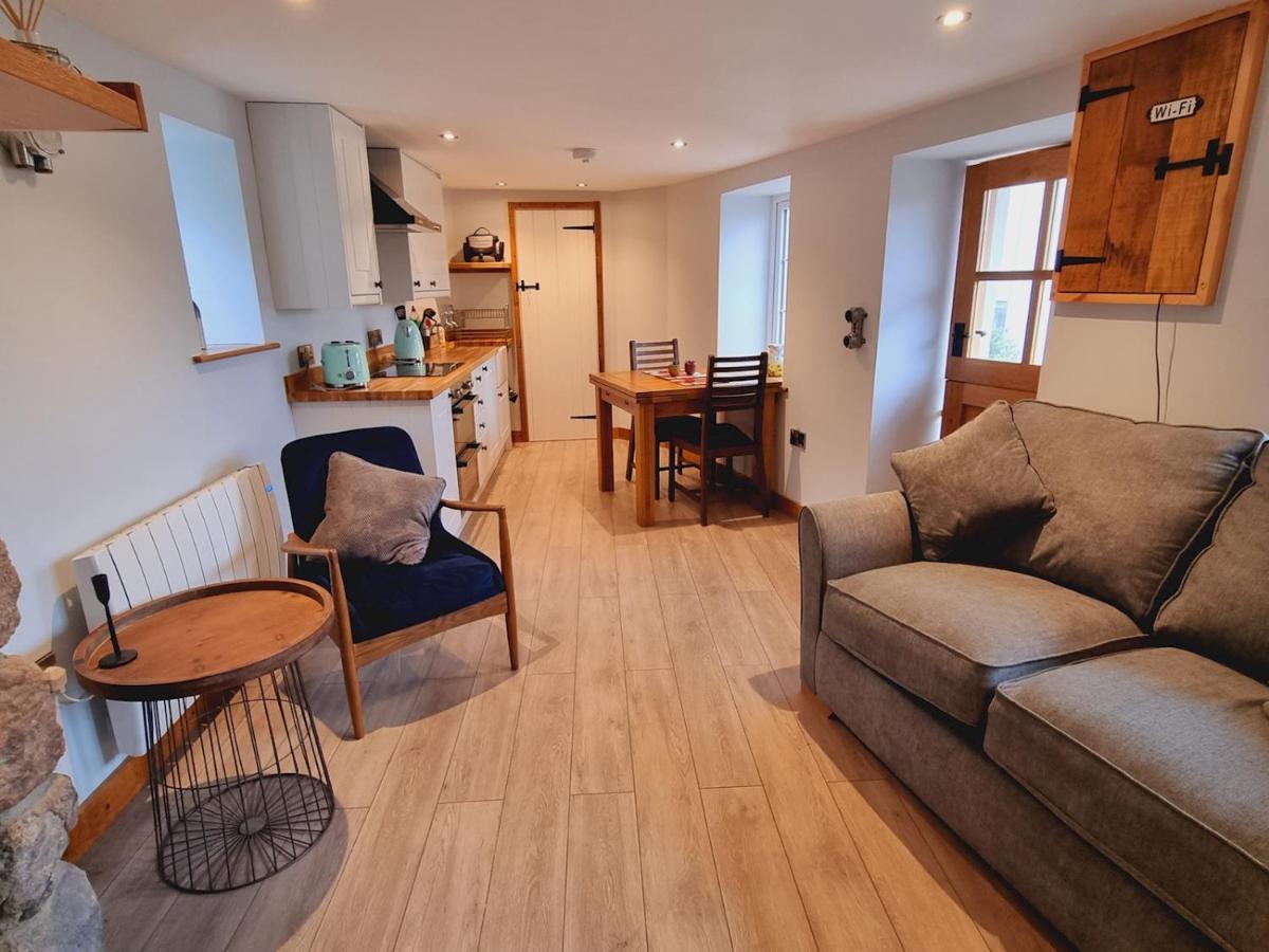 Pass The Keys Charming 19th Century Country For 2 Guests Holiday home