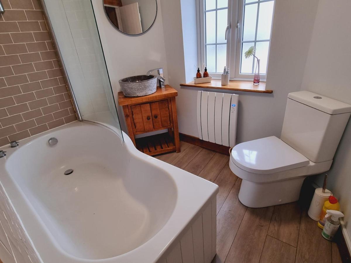 Pass The Keys Charming 19th Century Country For 2 Guests *