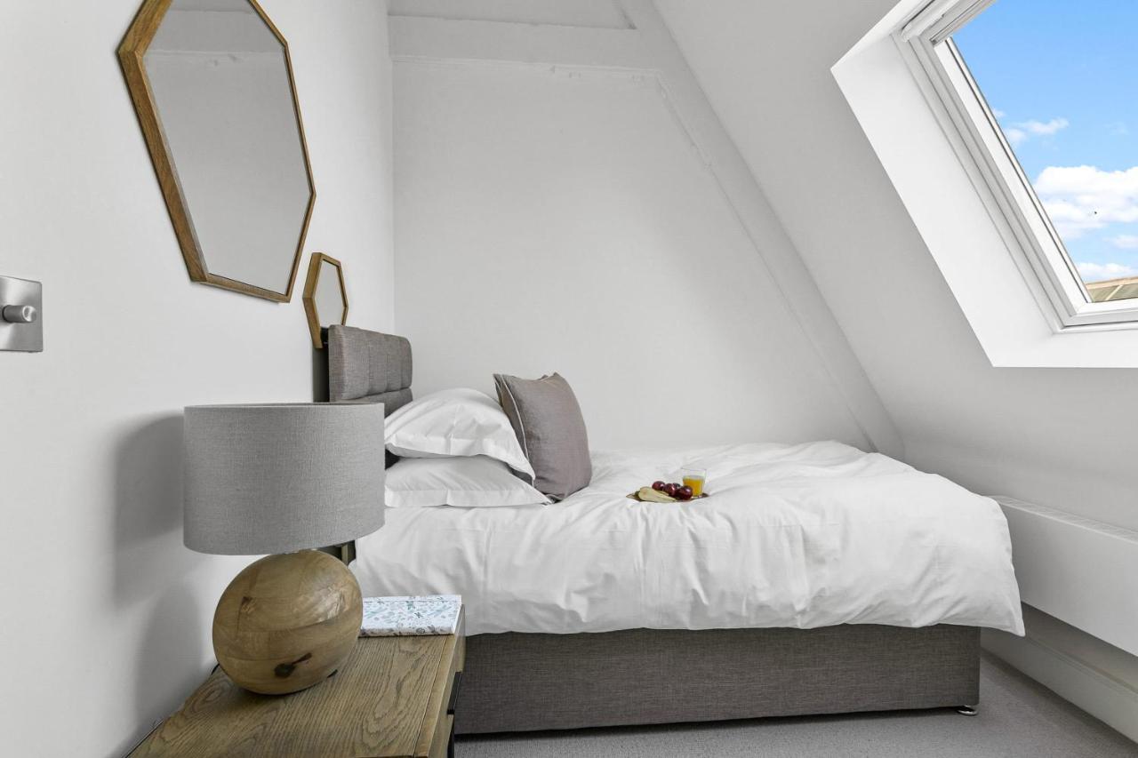 Cathedral Penthouse - Opulent, Elegant With Terrace Views Over Majestic Exeter