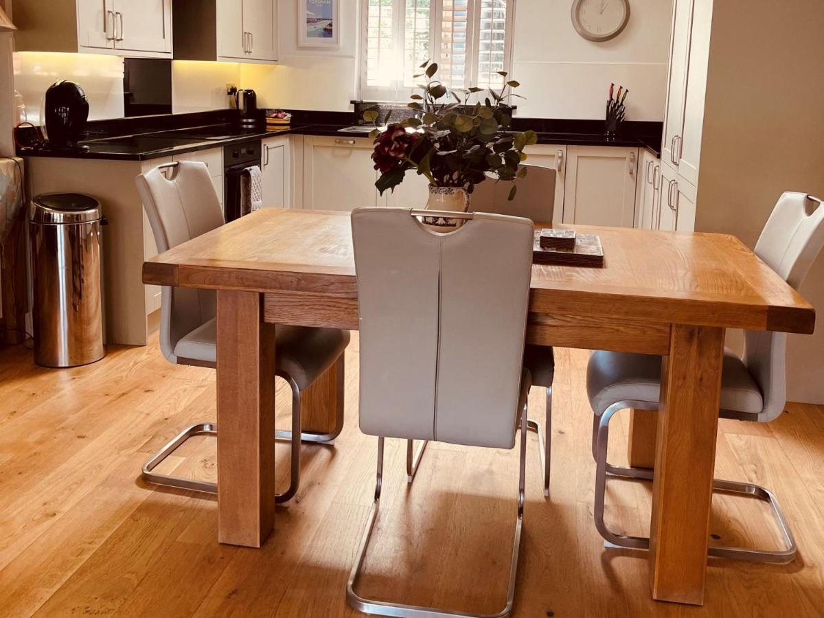 Oak Lodge, South View Lodges, *