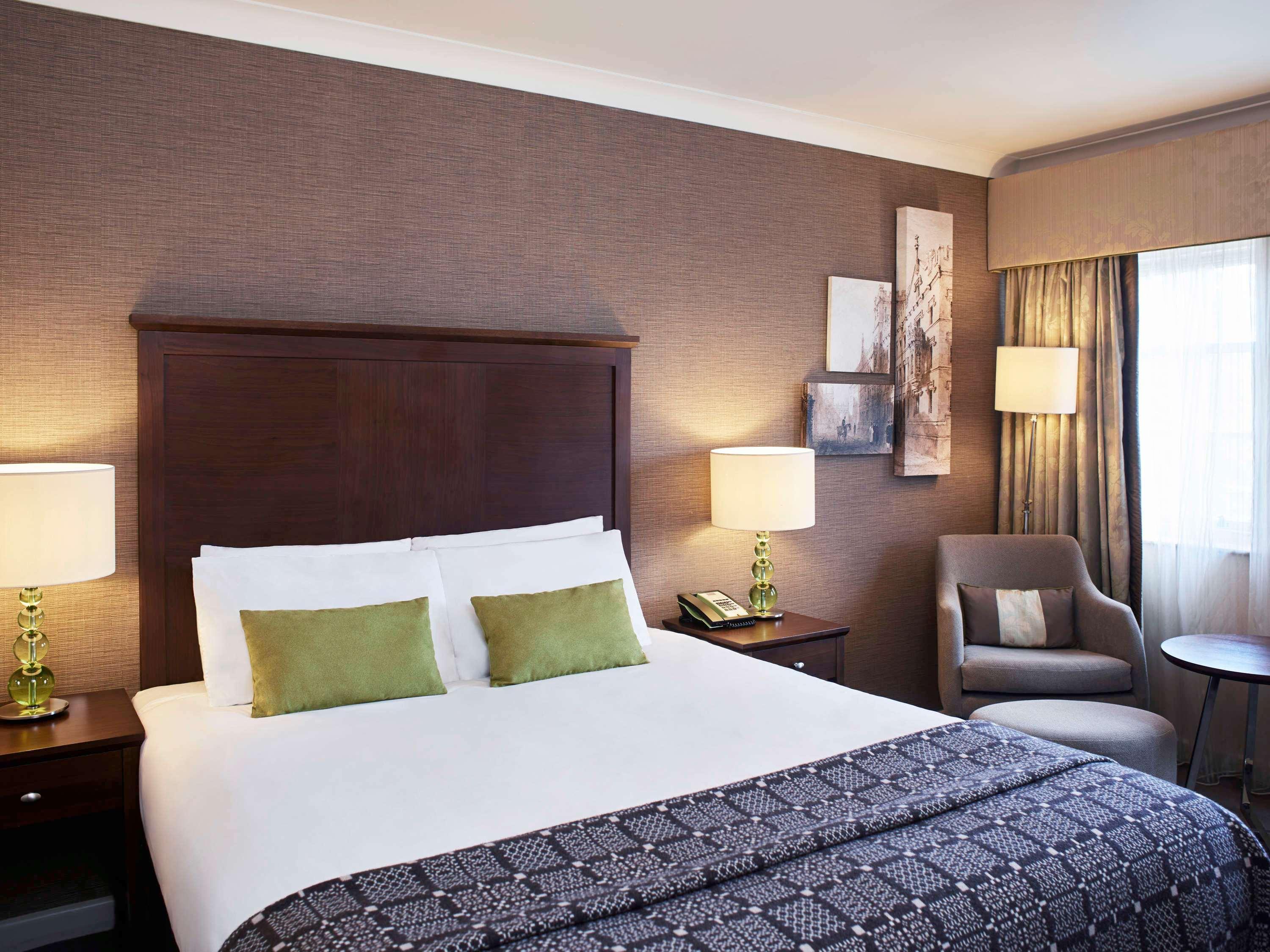Mercure Southgate Hotel 4*