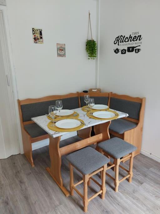 Comfortable 2 Bedroom House In Historic Apartment