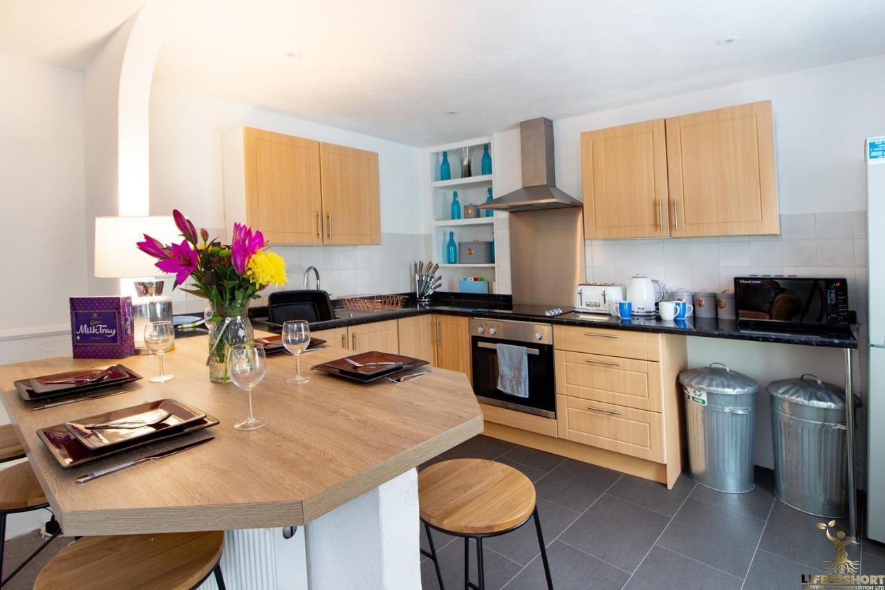 Holiday home Modern Quirky 2 Min Walk - Shops *