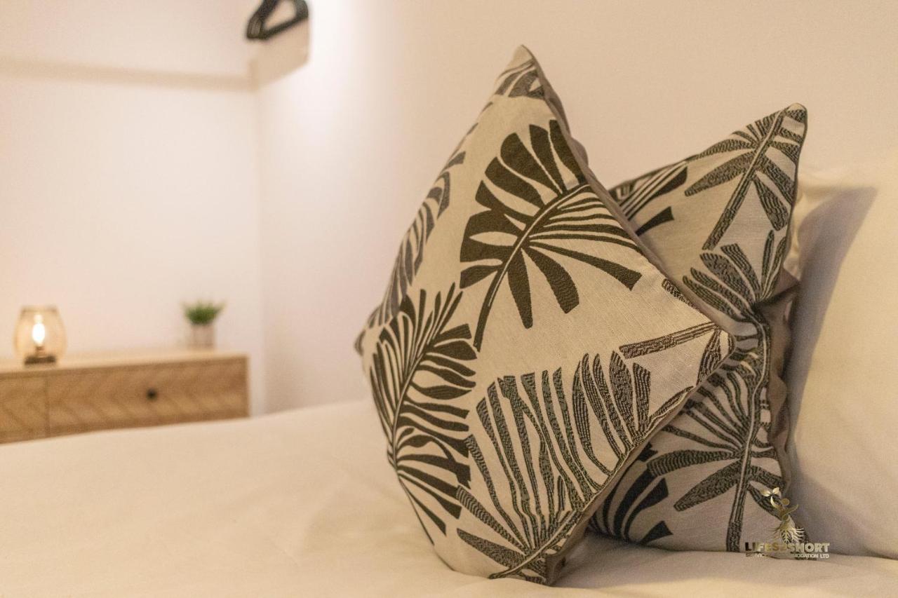 Spacious Centre Near Cathedral Apartamento Exeter