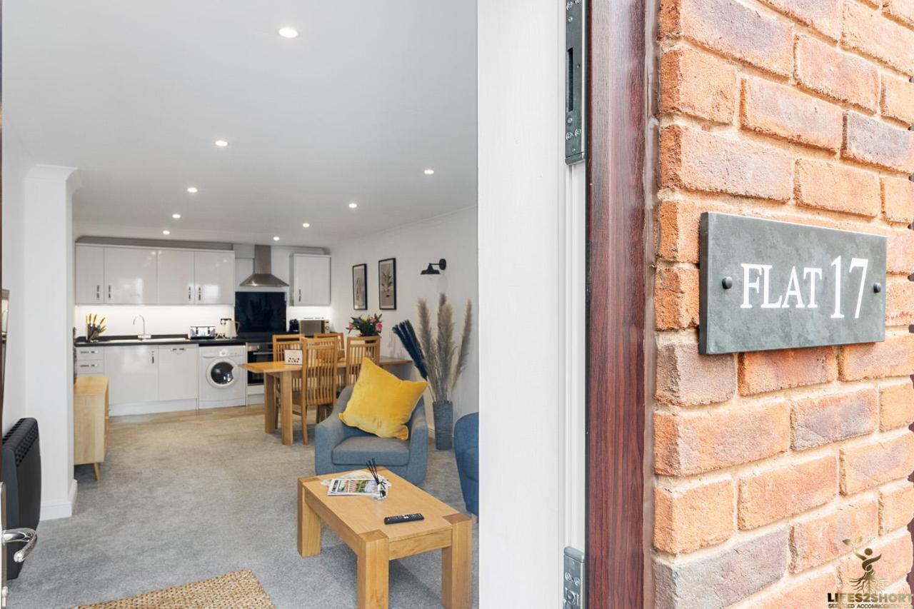 Spacious Centre Apt Near Cathedral & Quay Apartment