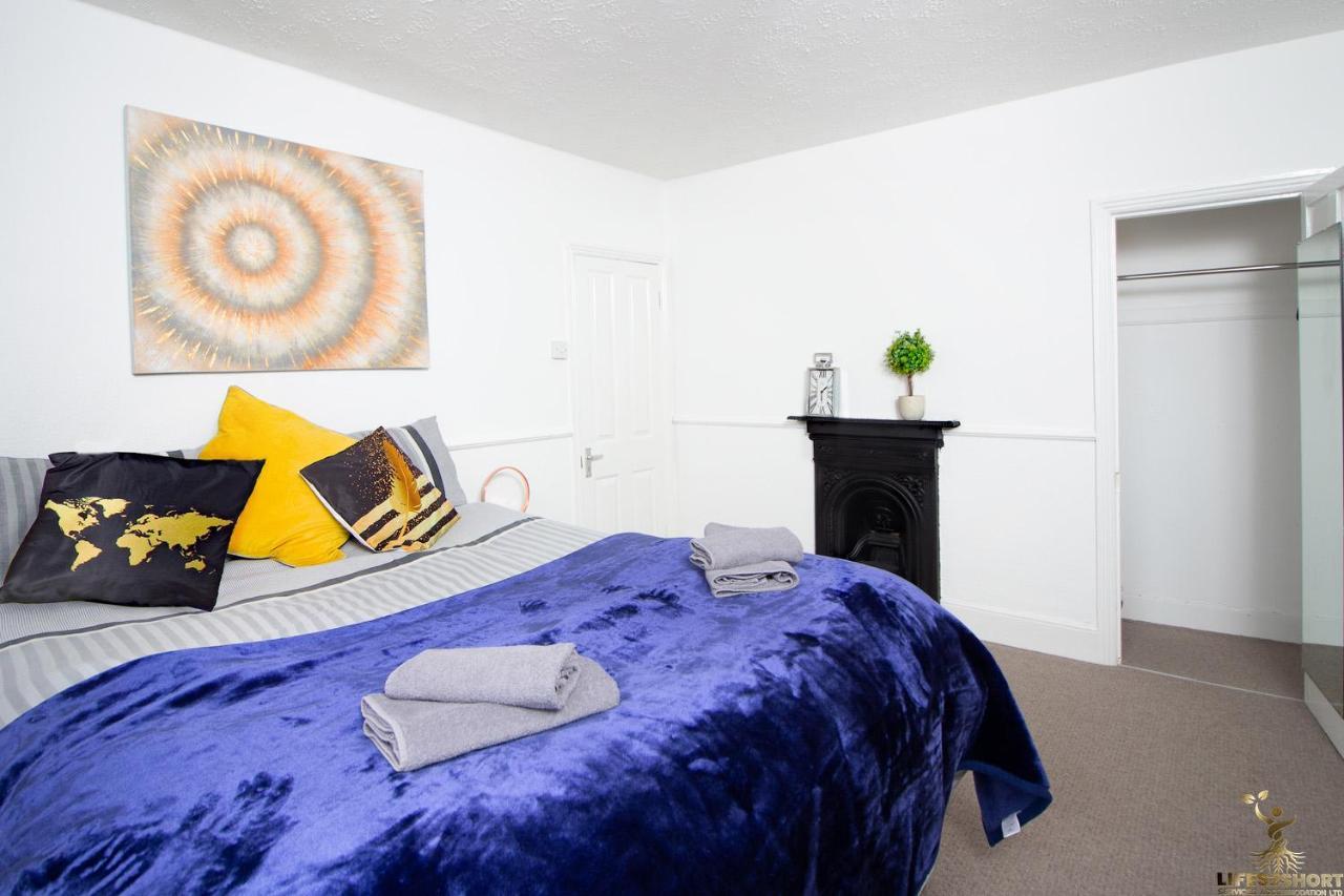 Modern Quirky 2 Min Walk - Shops Holiday home *