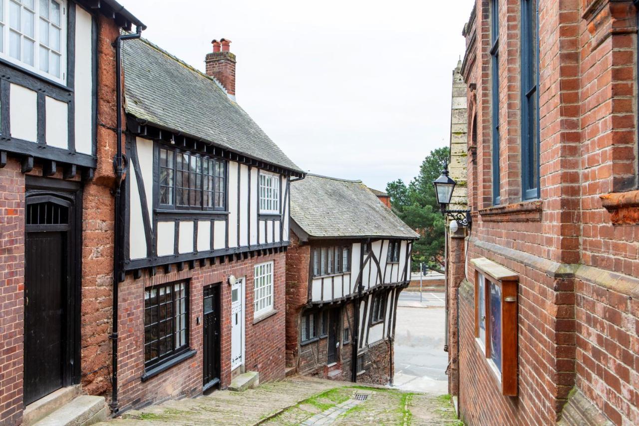 Unique Tudor On Famous Cobbled Hill Casa de férias *