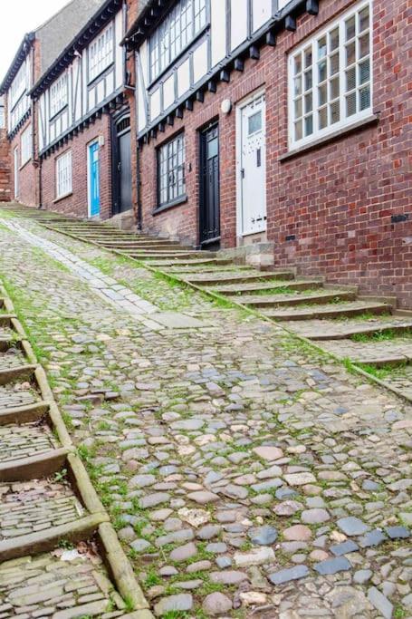 Casa de férias Unique Tudor On Famous Cobbled Hill