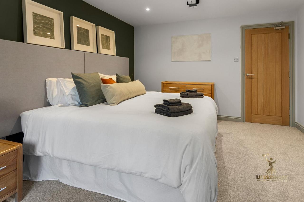 Apartment Luxe Courtyard For 4 Near Centre Exeter