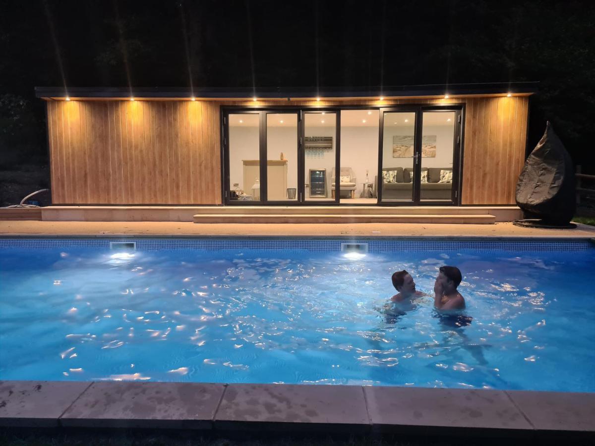 Casa de férias Osbornes House Near With Swimming Pool