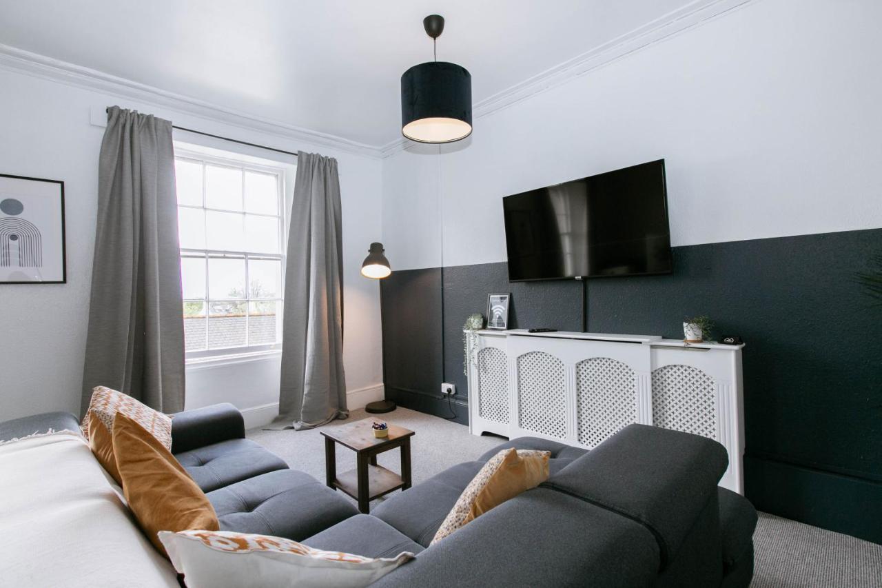 Peaceful Apartment, Private Parking, Long Prices, Close To Uni, Hosp, Centre Apartment *