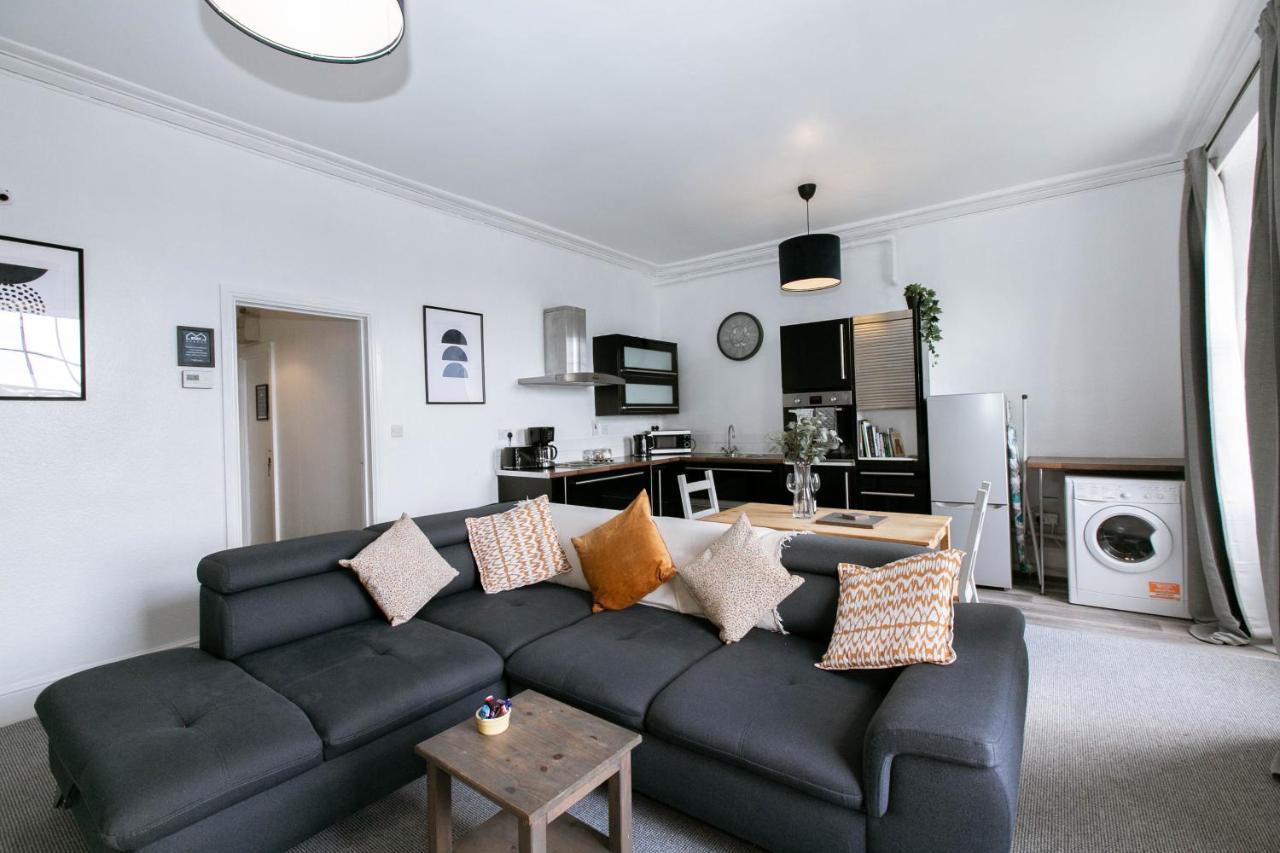 Peaceful Apartment, Private Parking, Long Prices, Close To Uni, Hosp, Centre Apartment