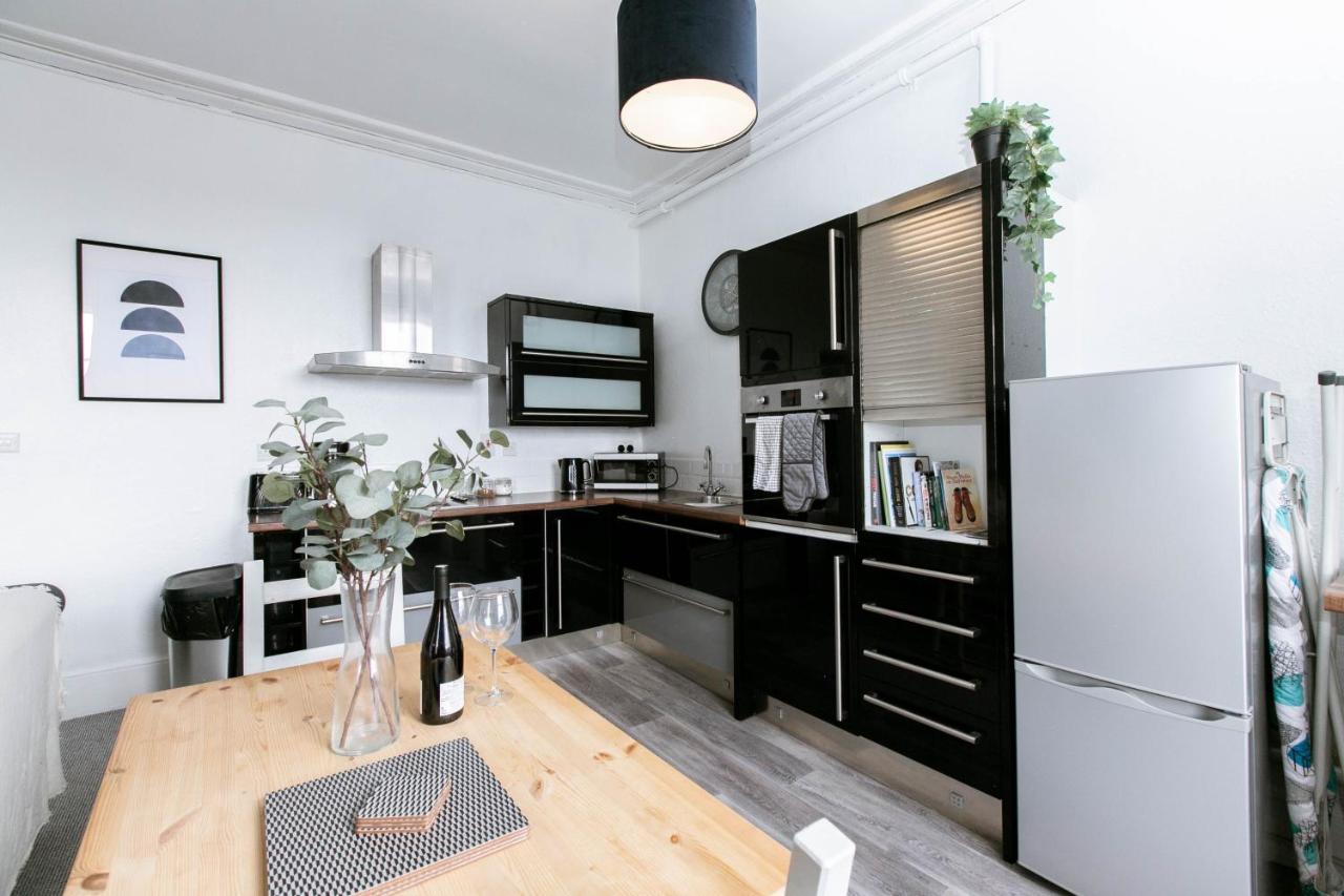 Peaceful Apartment, Private Parking, Long Prices, Close To Uni, Hosp, Centre