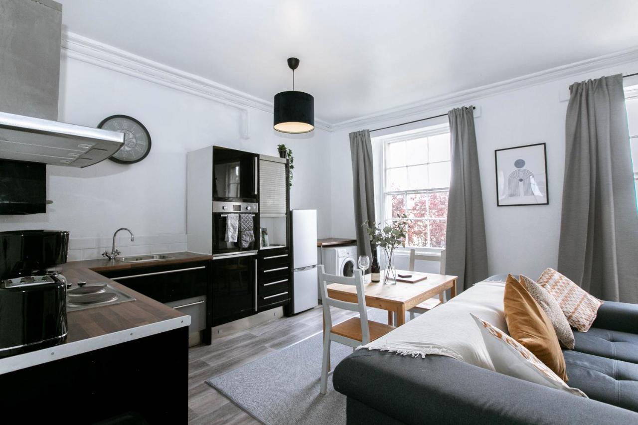Peaceful Apartment, Private Parking, Long Prices, Close To Uni, Hosp, Centre Exeter