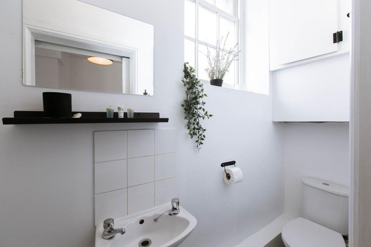 Peaceful Apartment, Private Parking, Long Prices, Close To Uni, Hosp, Centre