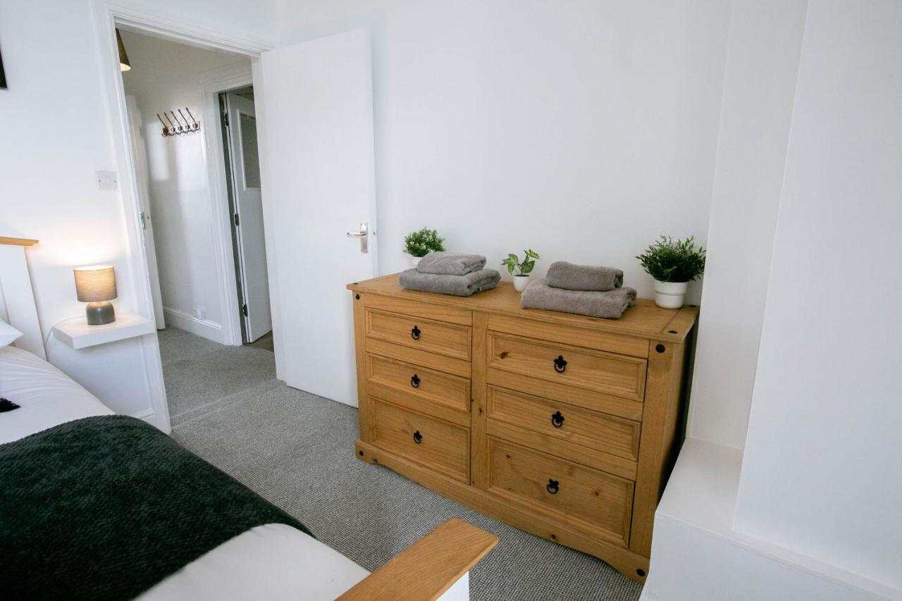 Peaceful Apartment, Private Parking, Long Prices, Close To Uni, Hosp, Centre Exeter