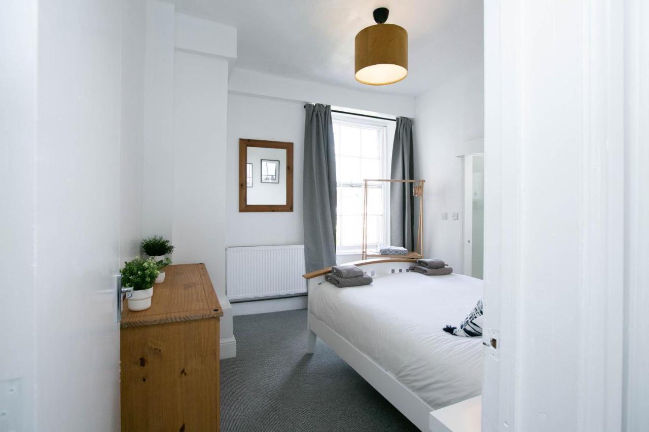 Peaceful Apartment, Private Parking, Long Prices, Close To Uni, Hosp, Centre *