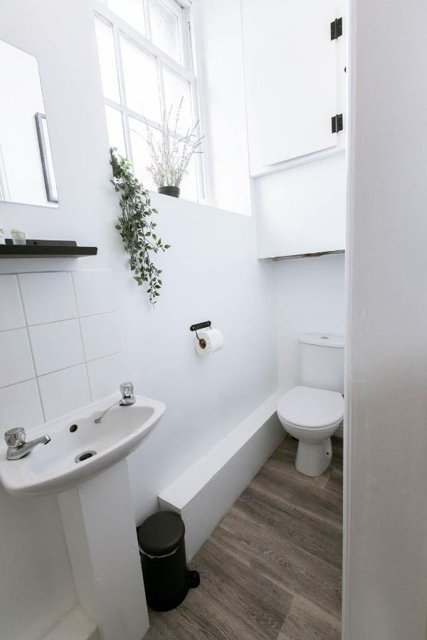 Peaceful Apartment, Private Parking, Long Prices, Close To Uni, Hosp, Centre