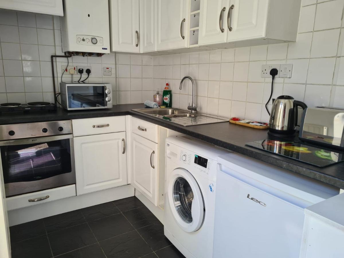 Cosy For Work Or Leisure, Rd&e 20min Walk, Easy Access To City Centre Appartement