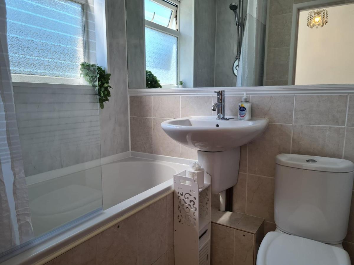 Cosy For Work Or Leisure, Rd&e 20min Walk, Easy Access To City Centre Exeter