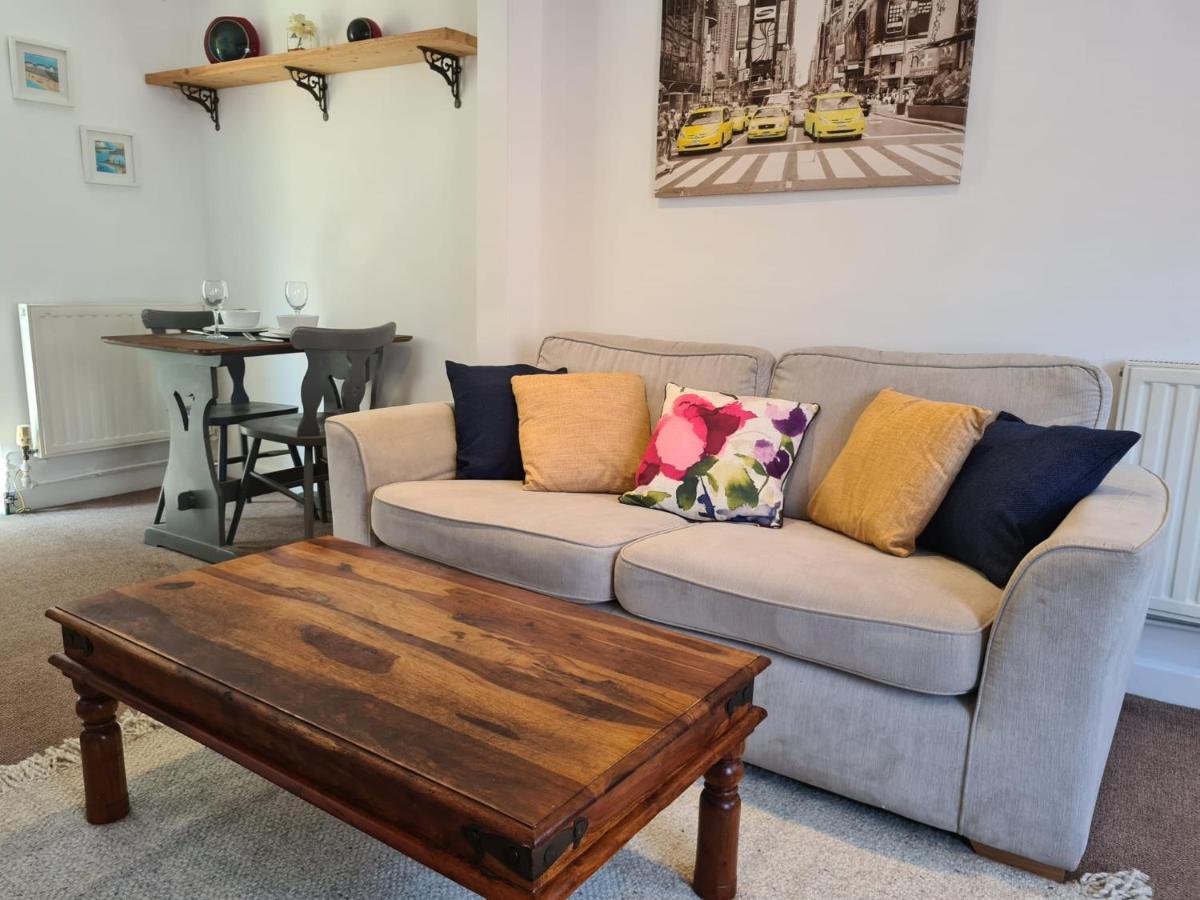 Cosy For Work Or Leisure, Rd&e 20min Walk, Easy Access To City Centre Exeter