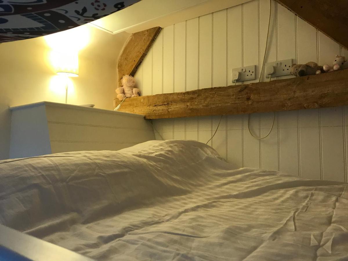 Holiday home Remote Thatch On Dartmoor With Hot Tub *