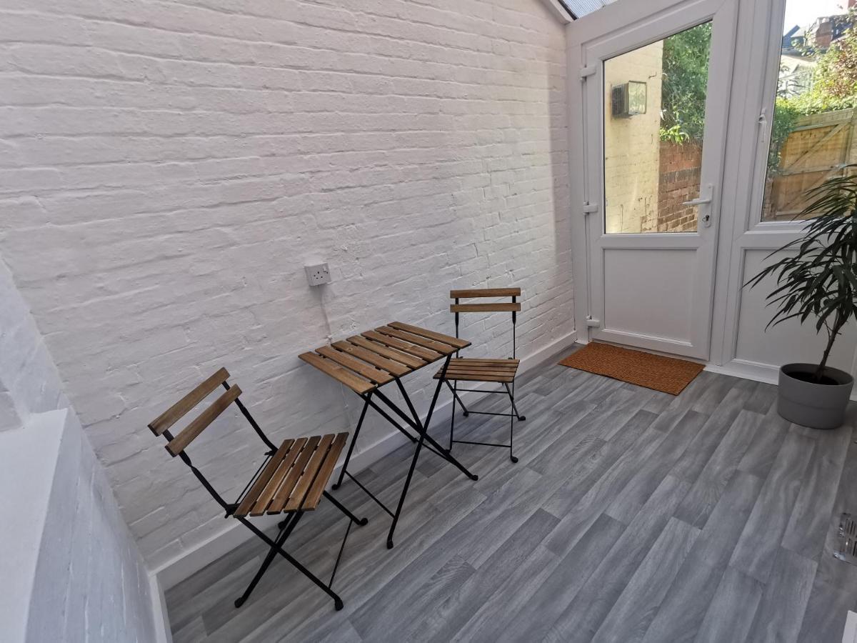 Cosy One Bedroom Apartment *