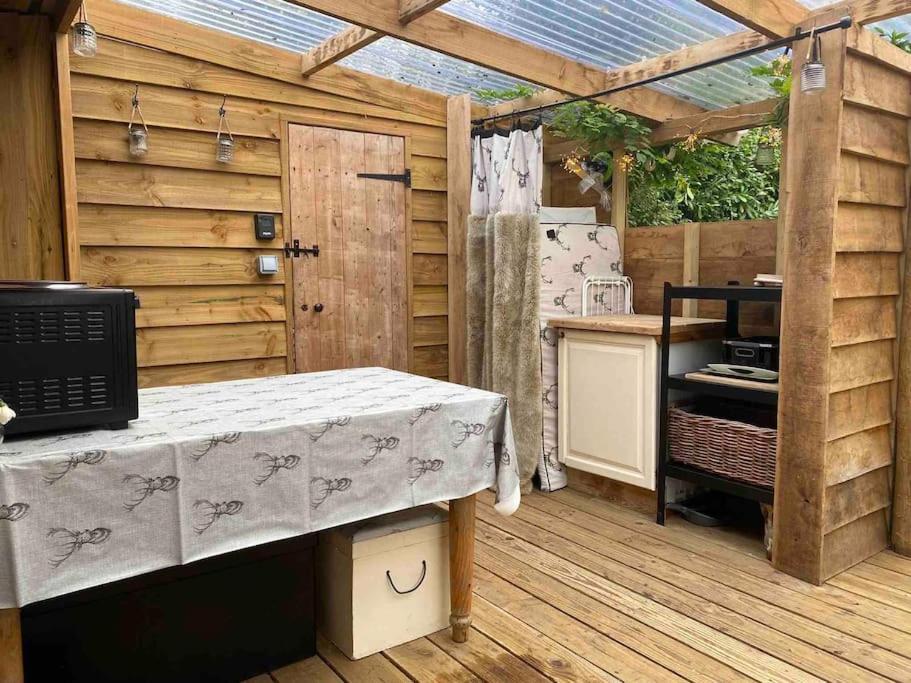 Rustic Lodge, Stunning Views & Star Gazing Bath Exeter