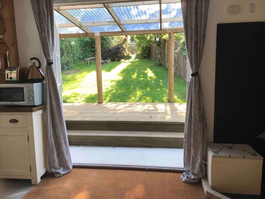 Rustic Lodge, Stunning Views & Star Gazing Bath * Exeter