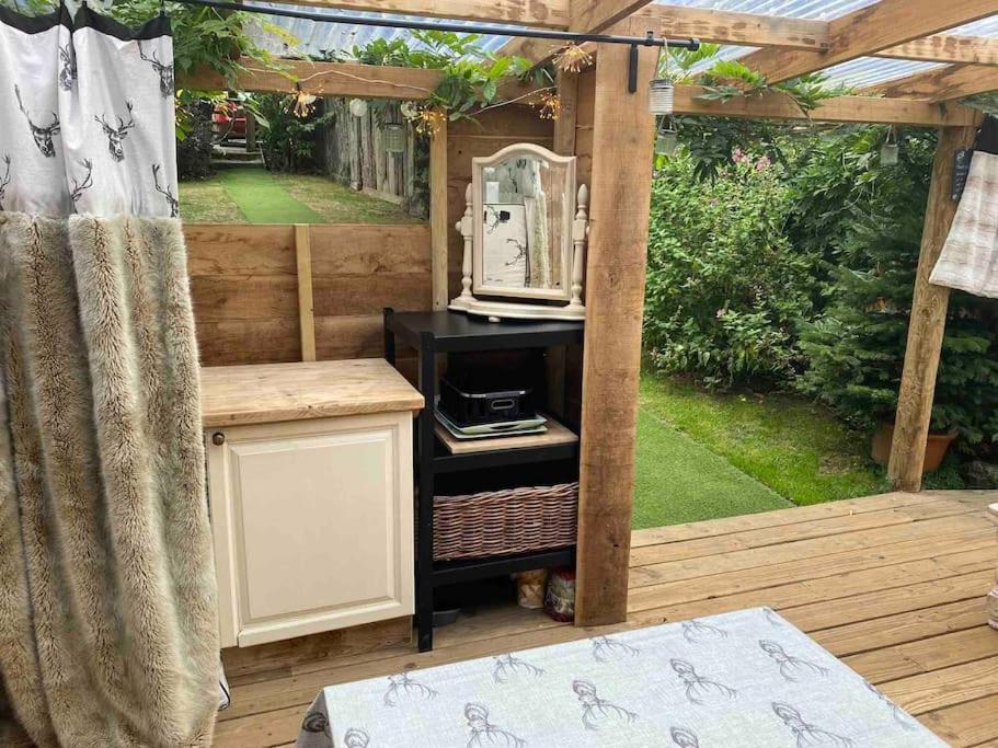 Rustic Lodge, Stunning Views & Star Gazing Bath Casa de férias Exeter
