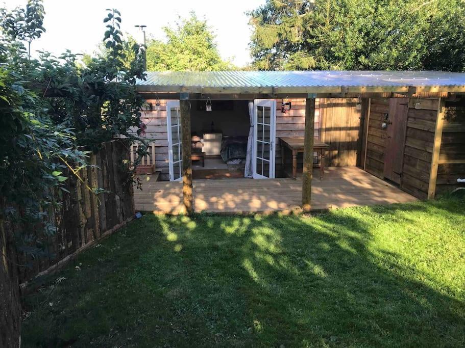 Rustic Lodge, Stunning Views & Star Gazing Bath Casa de férias Exeter