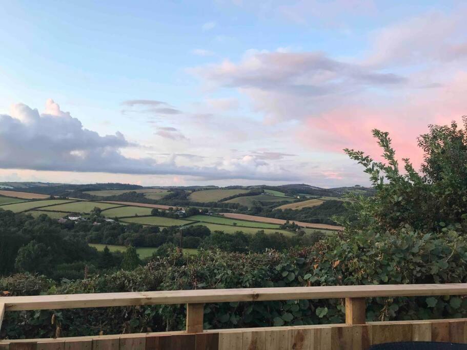 Rustic Lodge, Stunning Views & Star Gazing Bath * Exeter