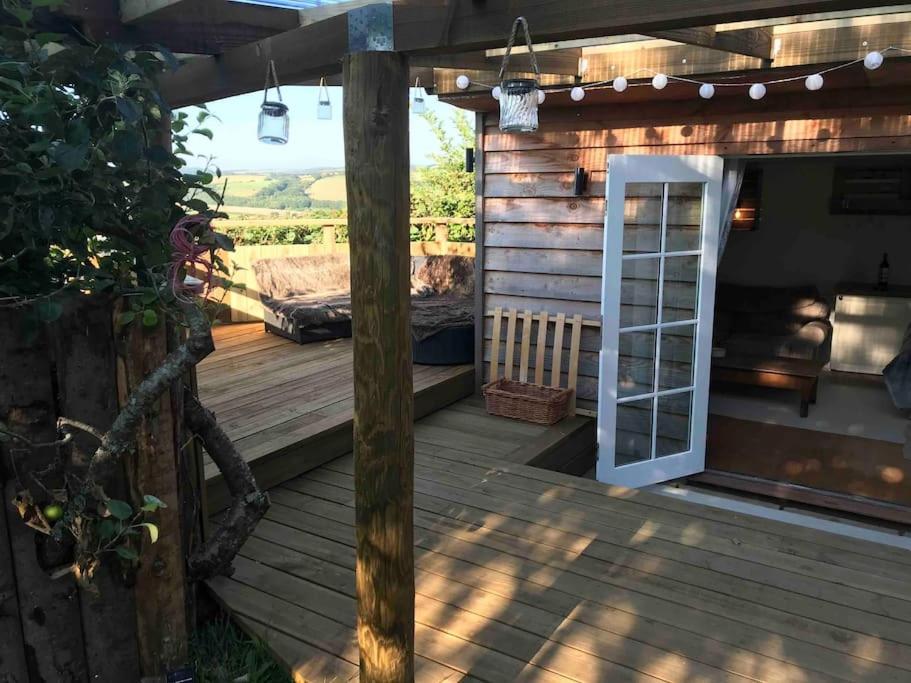Casa de férias Rustic Lodge, Stunning Views & Star Gazing Bath Exeter