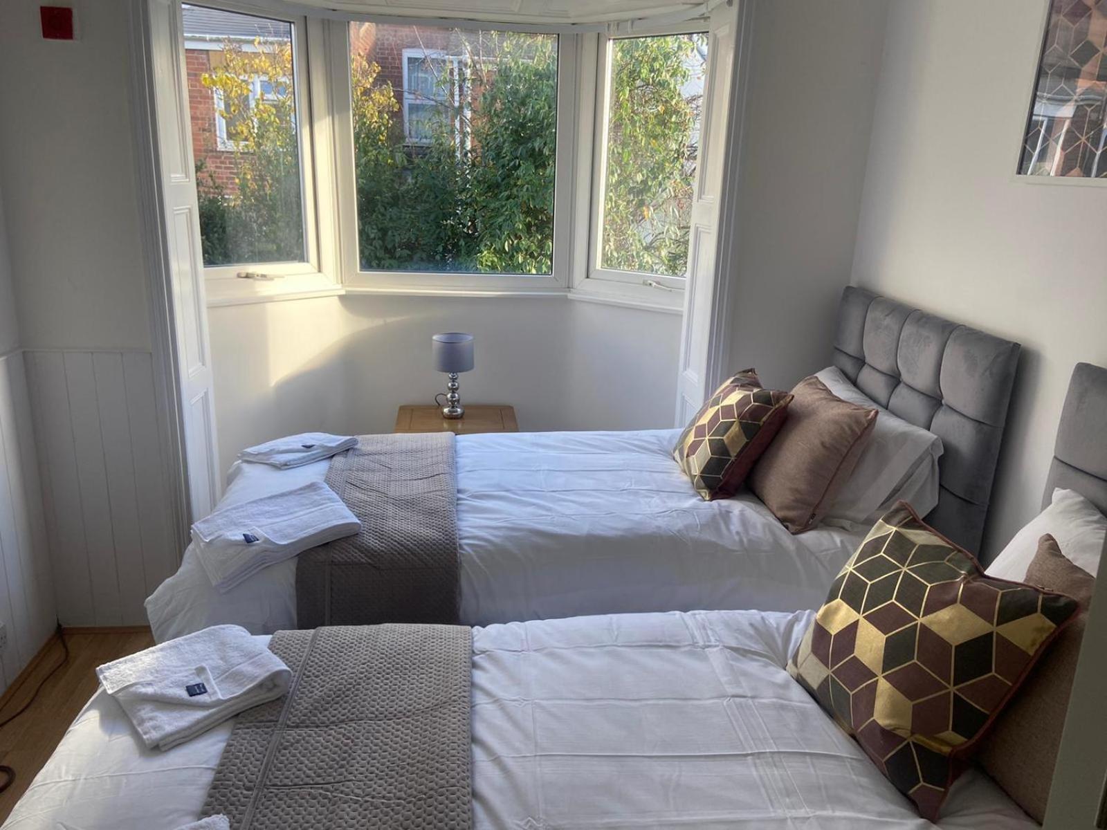 Raleigh Ff&tf - 1 Bed Georgian Flat In The Centre Of Exeter, Free Parking With Wifi