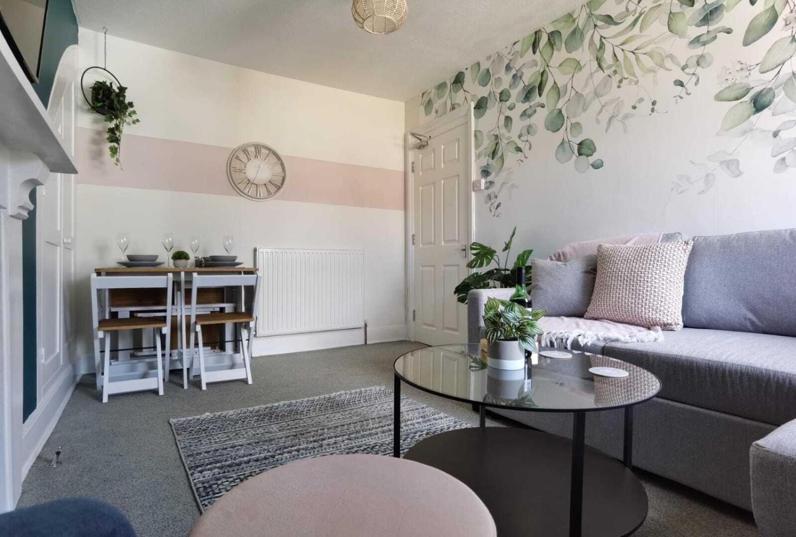 Apartment Raleigh Ff&tf - 1 Bed Georgian Flat In The Centre Of Exeter, Free Parking With Wifi Exeter