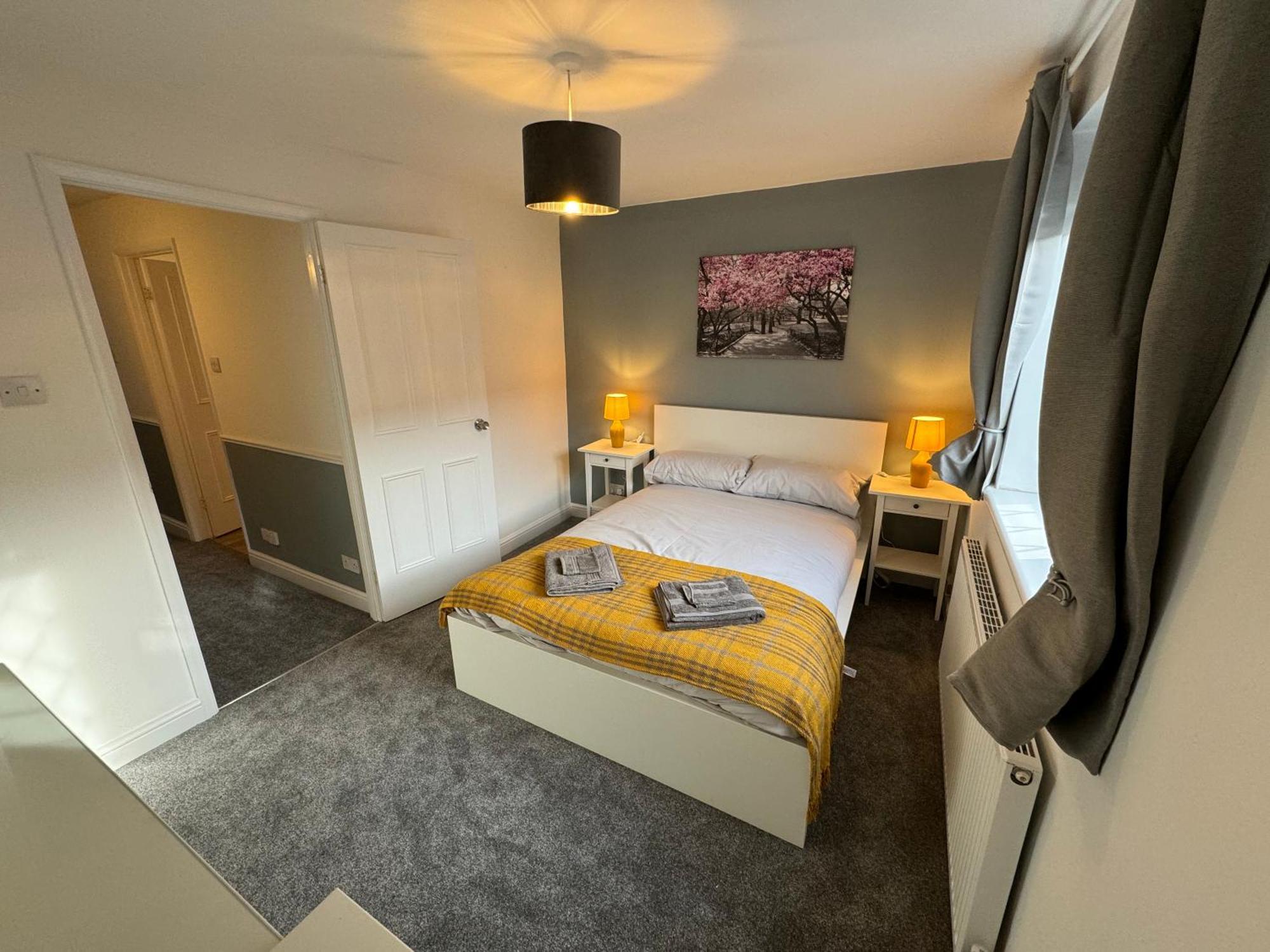 Cosy With Parking Close To Centre Holiday home *