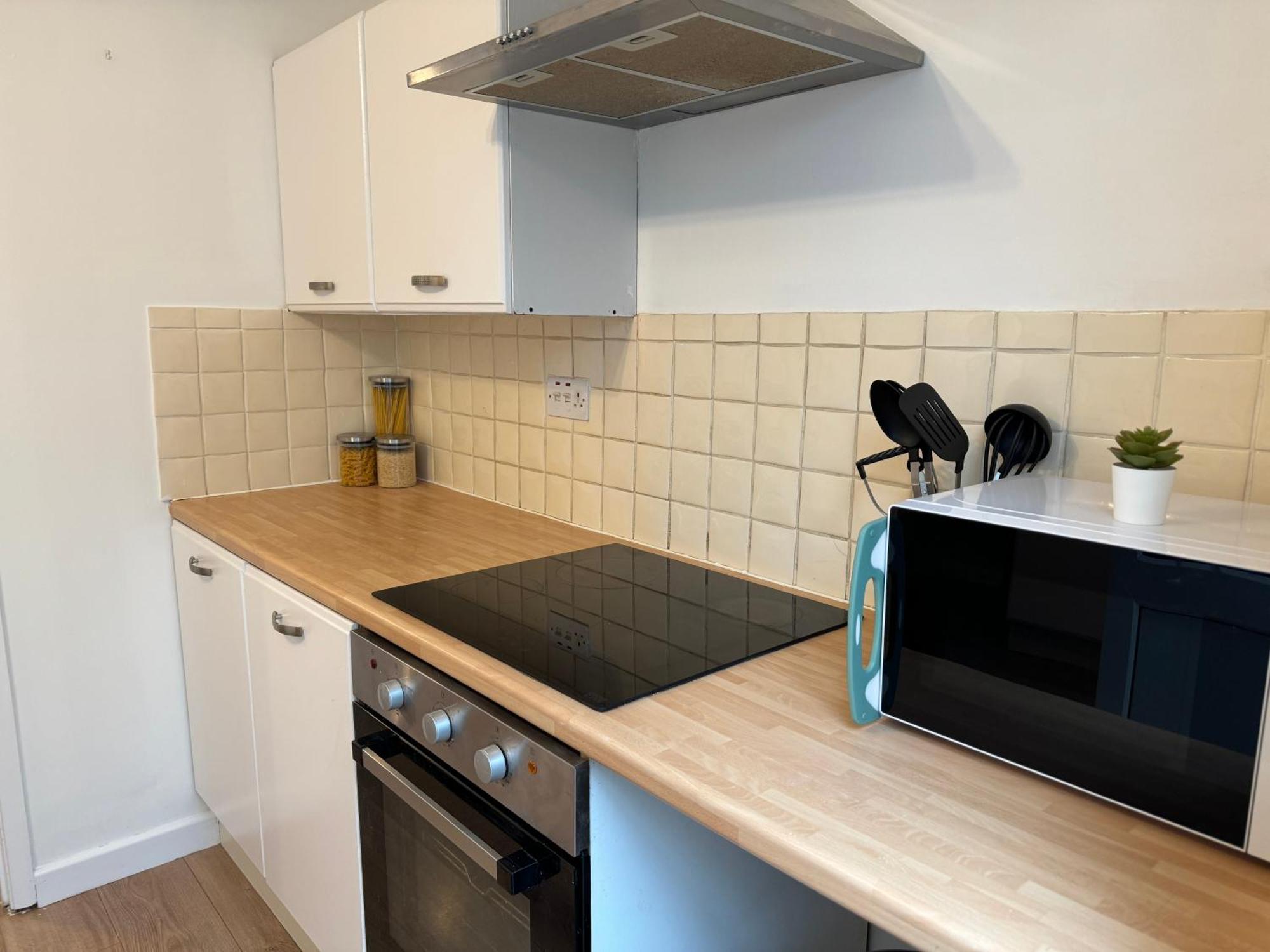 Cosy With Parking Close To Centre Holiday home *
