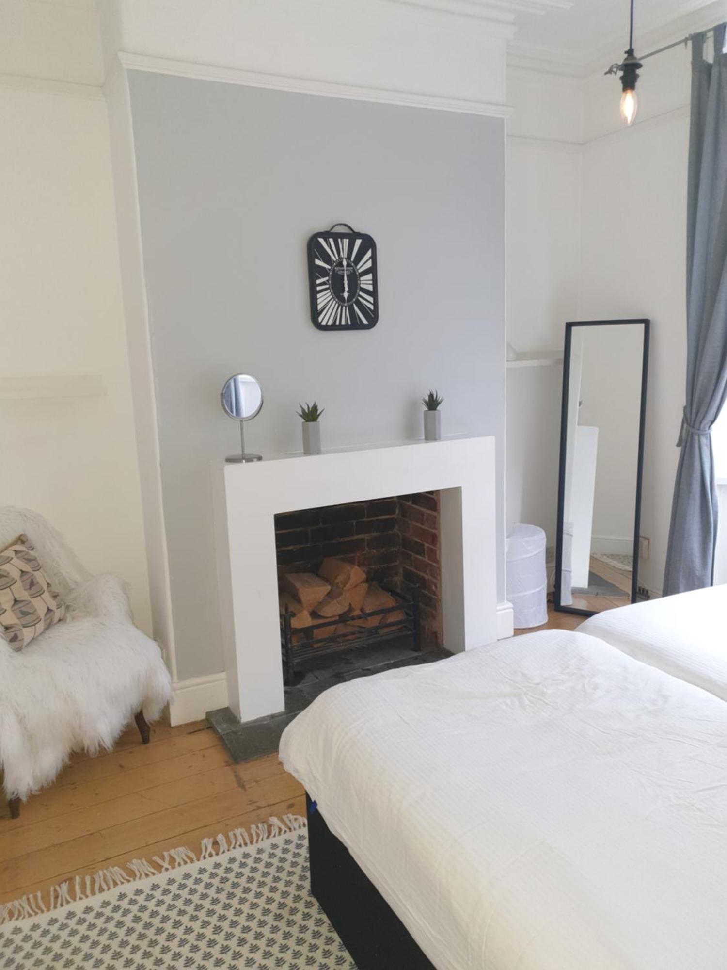 Mulberry House Excellent Location Courtyard Garden 3 Bedrooms Sleeps Up To 6 Public Parking In Vicinty Casa de férias Exeter