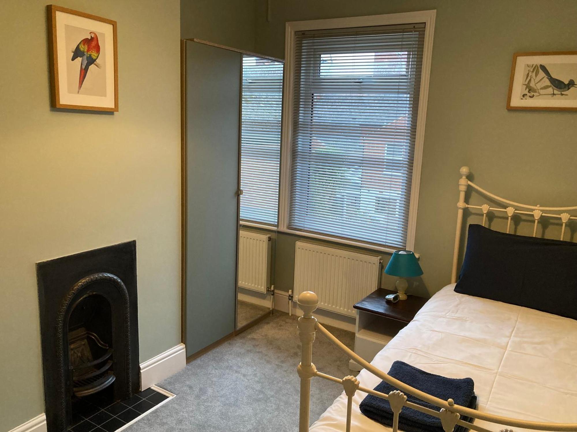 Apartment 3 Bedroom Victorian House Close To Centre