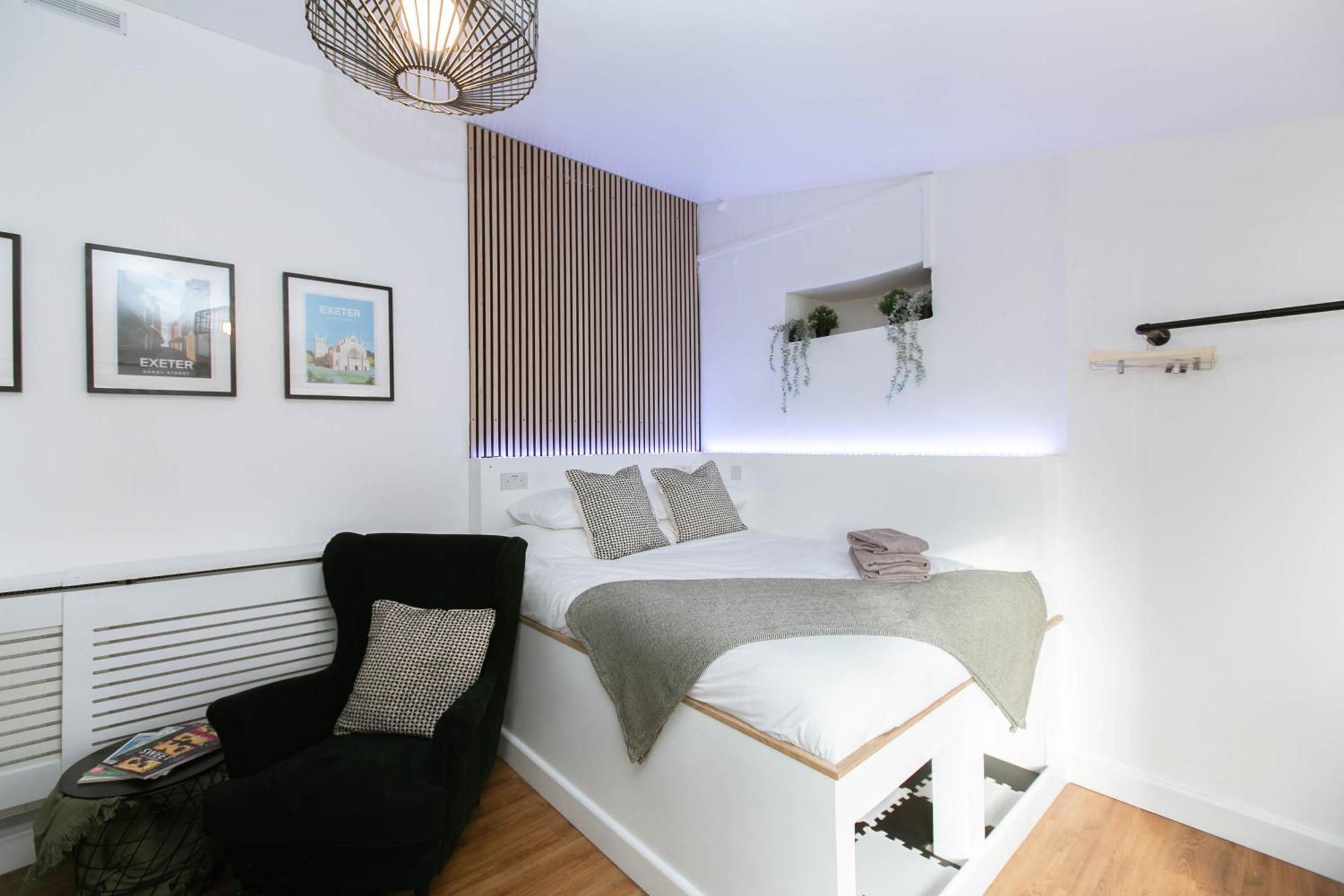 Smart Modern With Free Parking, Wifi, Close To Town, Hospital, Uni, Quiet Area, Contact For Prices Apartment Exeter