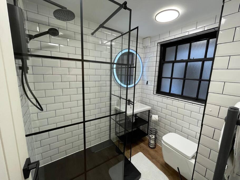 Ultra Modern Apartment, In Exeter