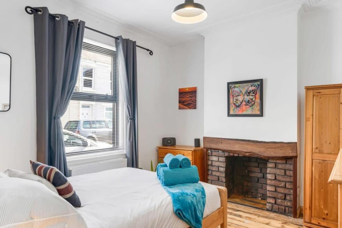 Stylish House W Free Parking Nr Centre Holiday home *