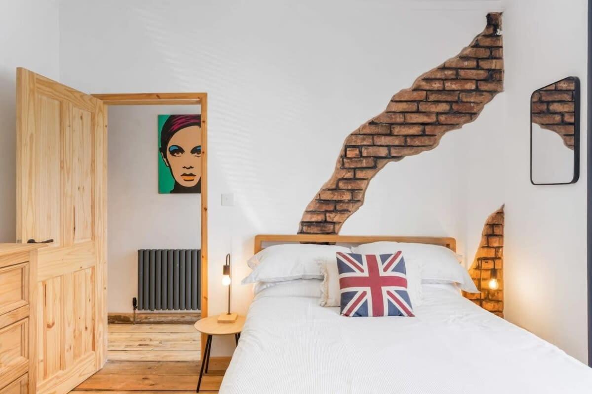Holiday home Stylish House W Free Parking Nr Centre