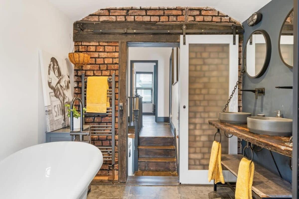 Stylish House W Free Parking Nr Centre