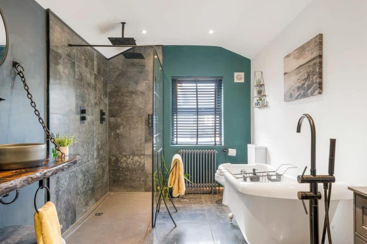 Stylish House W Free Parking Nr Centre