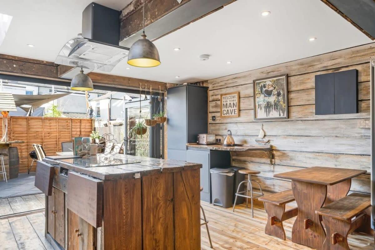 Holiday home Stylish House W Free Parking Nr Centre *