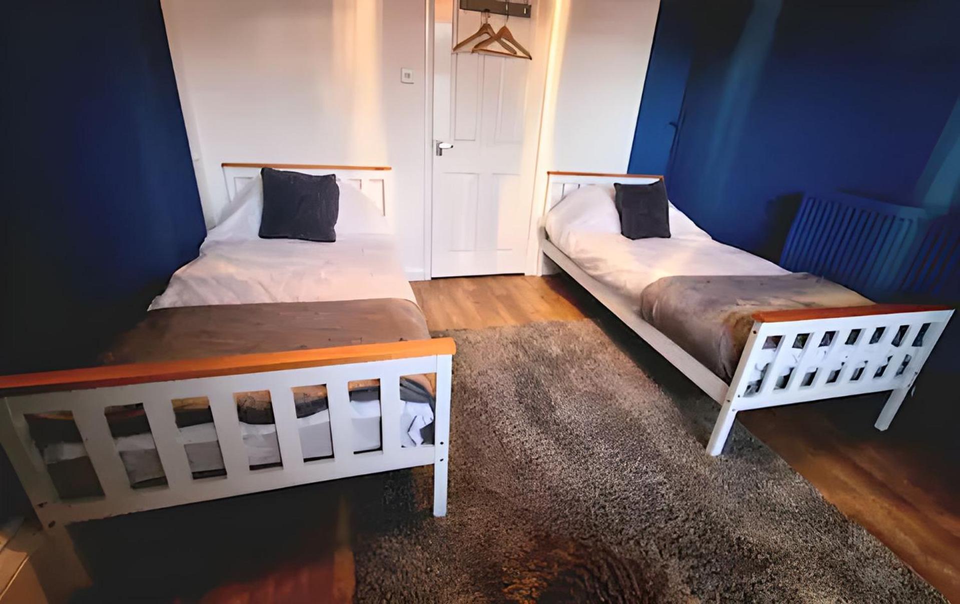 Appartement Large 2 Bed, 2 Bath Apt, Parking, Huge Garden, Sky Tv, Wifi, Direct Option