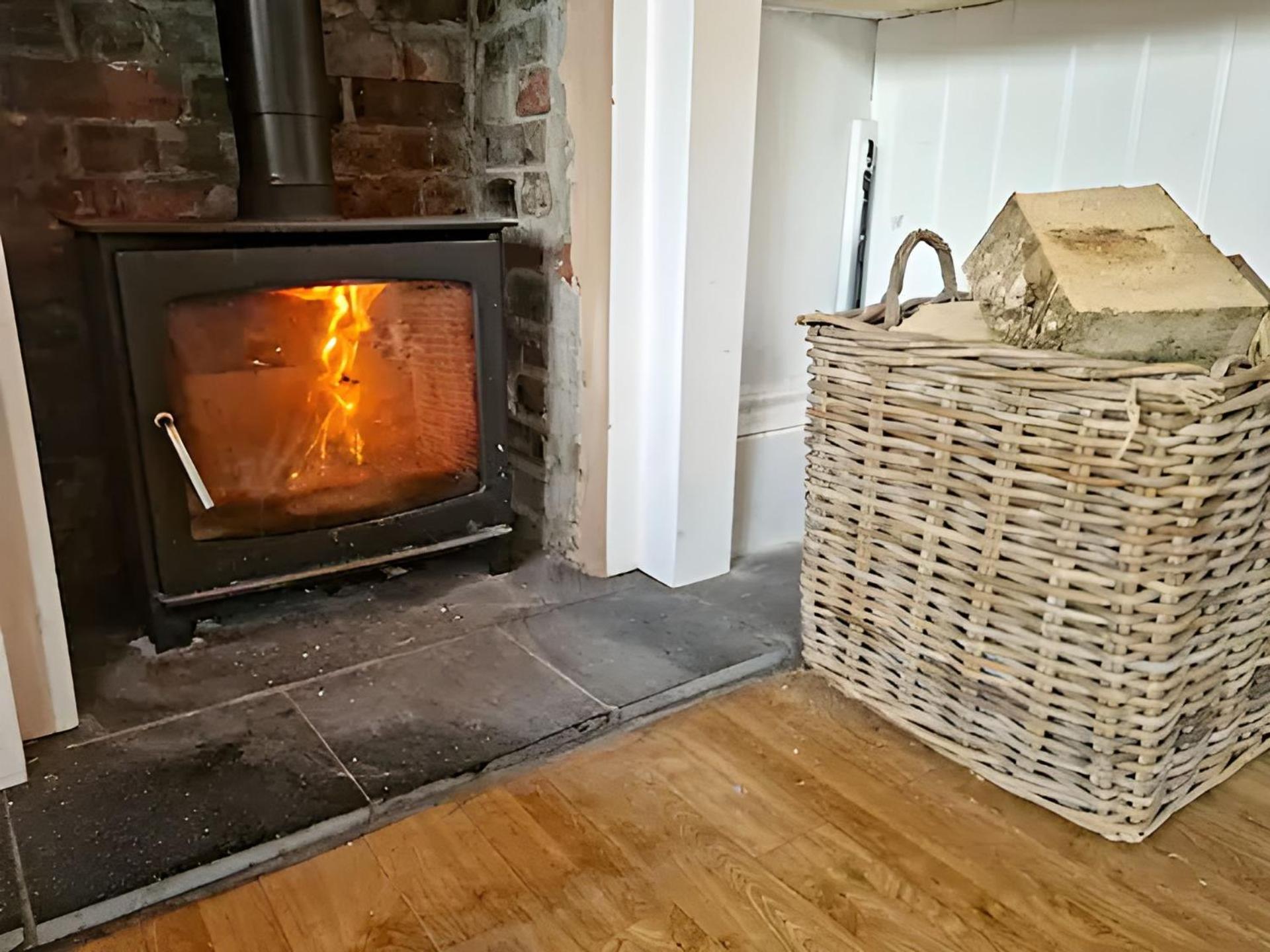 Appartement Large 2 Bed, 2 Bath Apt, Parking, Huge Garden, Sky Tv, Wifi, Direct Option *